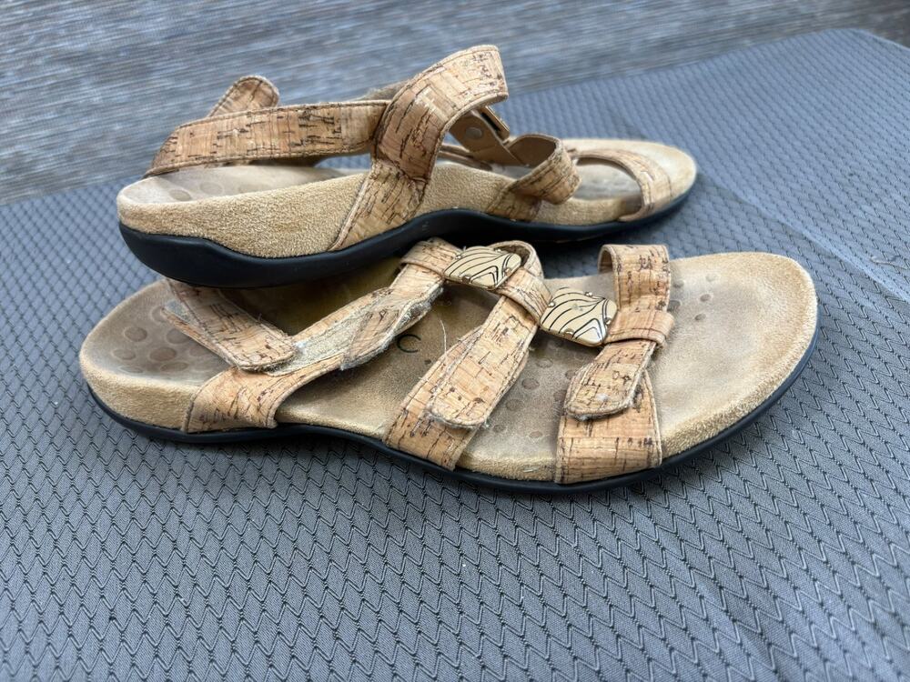 VIONIC 44Amber Adjustable Strap Sandals Size 8 Tan Cork Orthoheel Technology